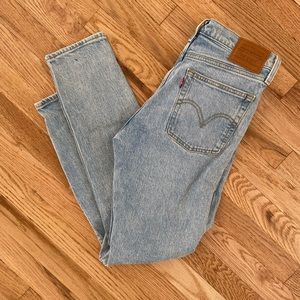 Levi wedgie straight leg sz 27